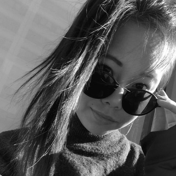 Meet your Posher, Julie - Picture 2 of 2